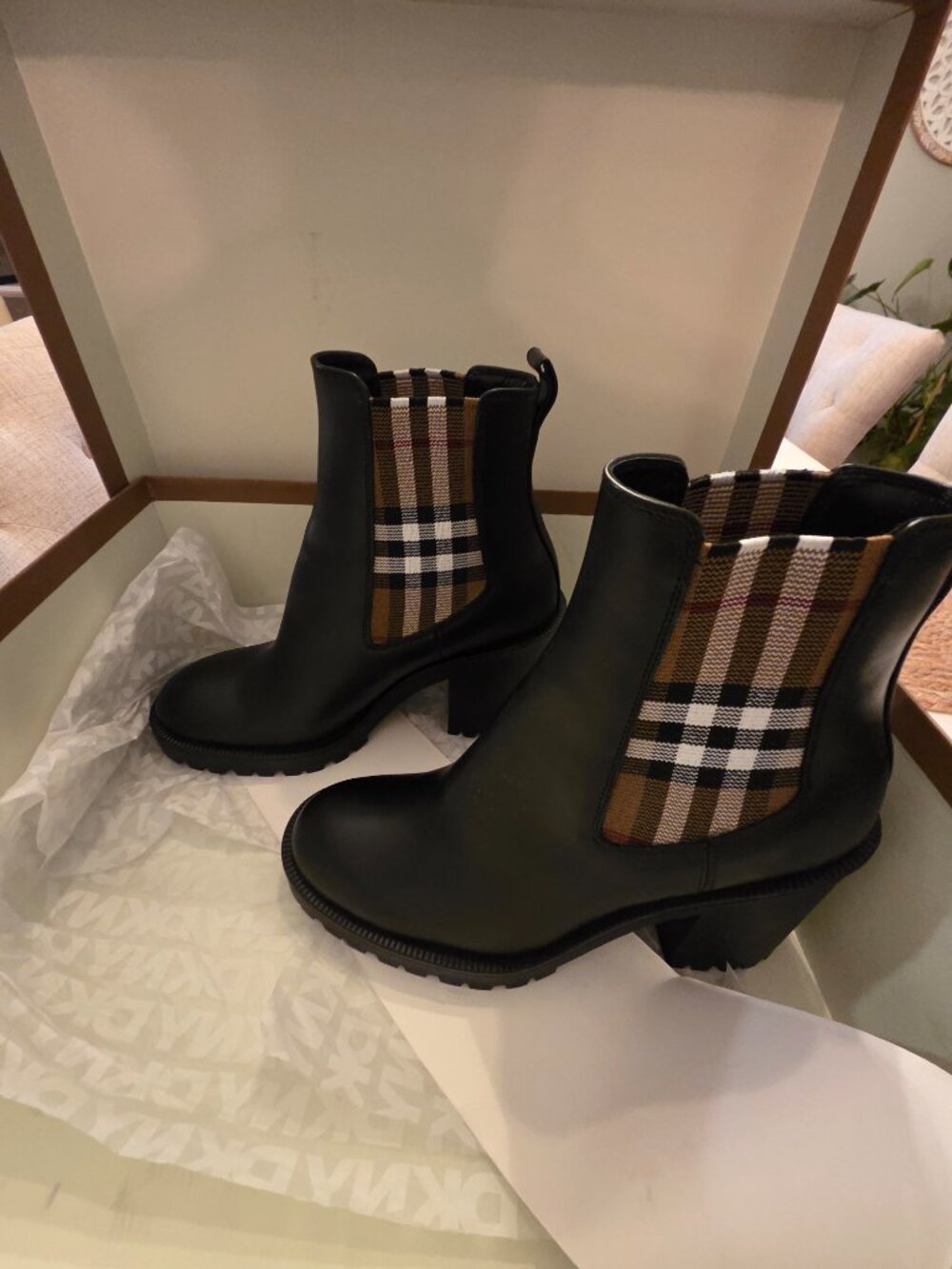Burberry ankle boots NWT - Picture 2 of 8